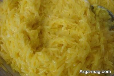 مخلوط برنج و زرده تخم مرغ 