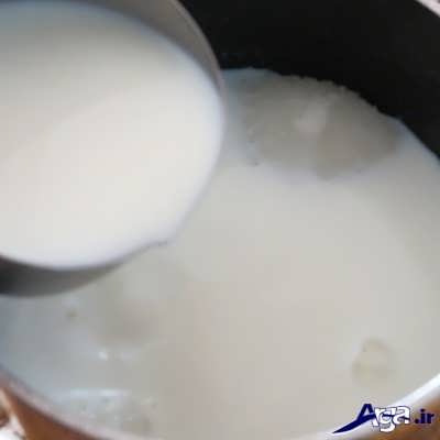 اضافه کردن شیر به شکر و گلاب