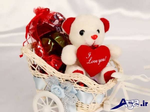 عکس عاشقانه عروسکی خرس درون سبد