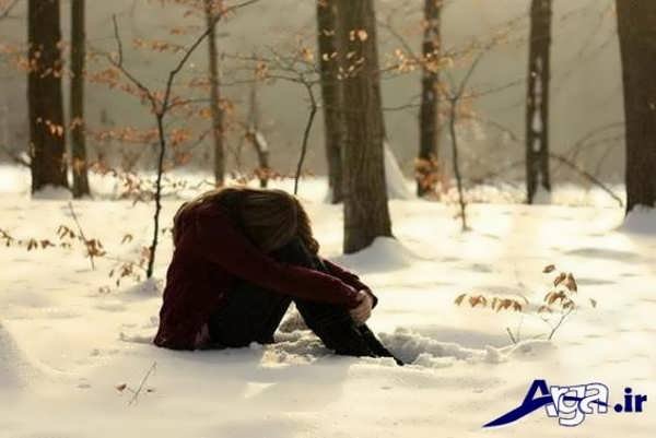 عکس عاشقانه غمگین دخترک در برف