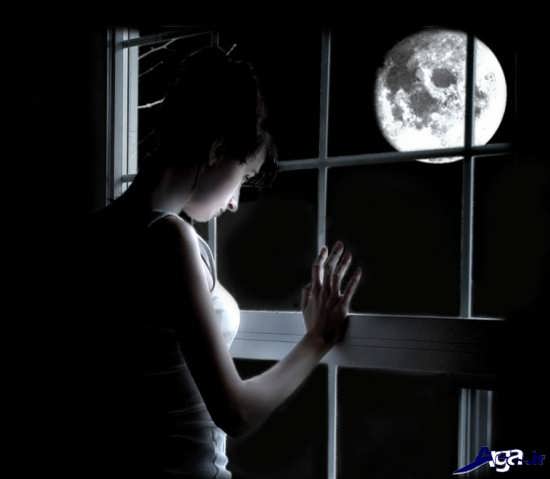 عکس از دختر تنها در شب
