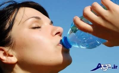 نوشیدن مایعات زیاد برای درمان یبوست 