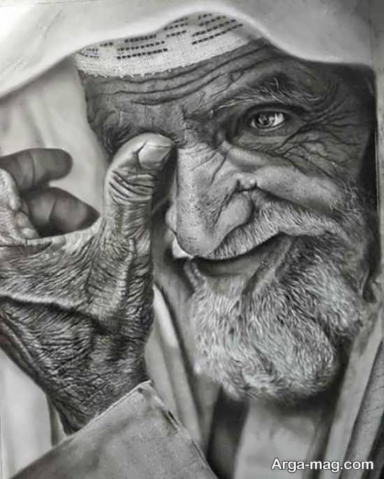 نقاشیهای سیاه قلم با طرح چهره پیرمرد