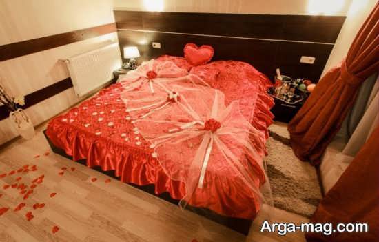 تزیین اتاق خواب عروس با شمع و گل سرخ