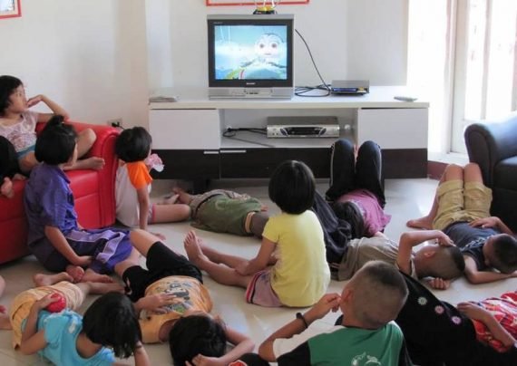 تماشای تلویزیون برای کودکان آری یا خیر؟