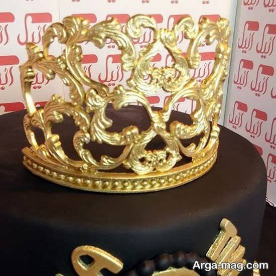کیک با تم تاج طلایی