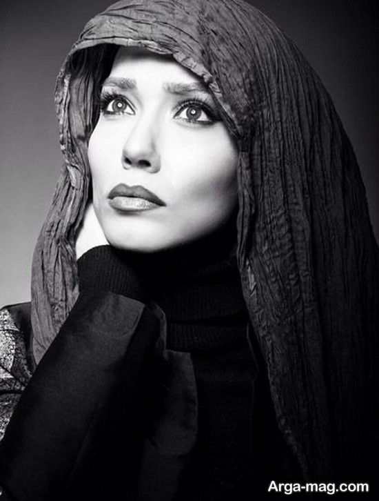 بازیگر زن در قاب سیاه و سفید