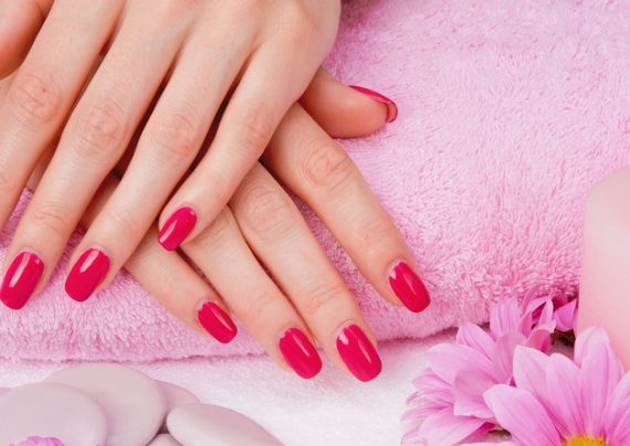 ناخن های زیبا و بلند با لاک