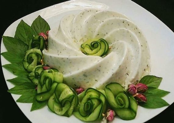 طرز تهیه ماست و خیار قالبی