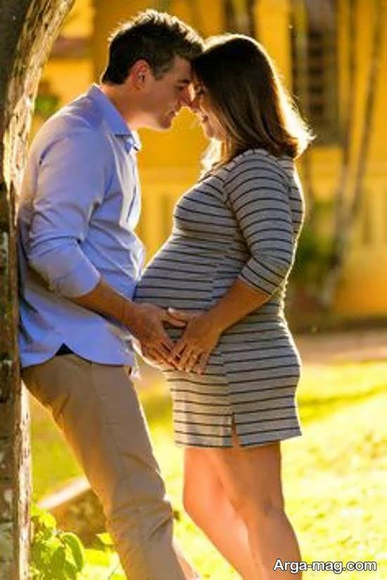 ژست عکس بارداری دو نفره در کنار همسر