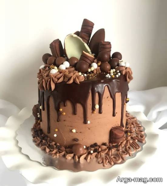 تزیین بی نظیر کیک با شکلات
