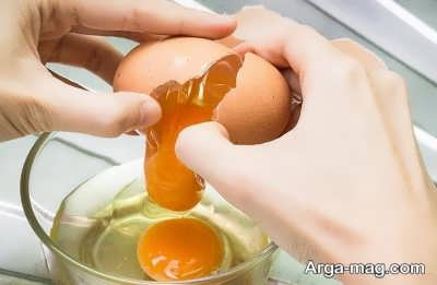 شکستن تخم مرغ 