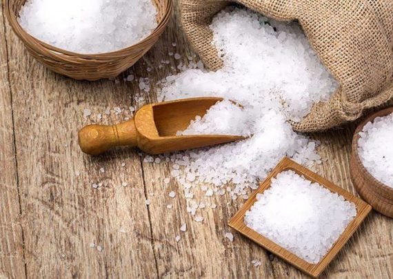 استفاده ی زیاد نمک در غذا و انواع بیماری های خطرناک