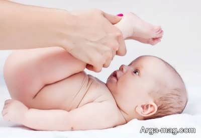 انجام حرکاتی جهت از بین بردن نفخ دربدن نوزادان