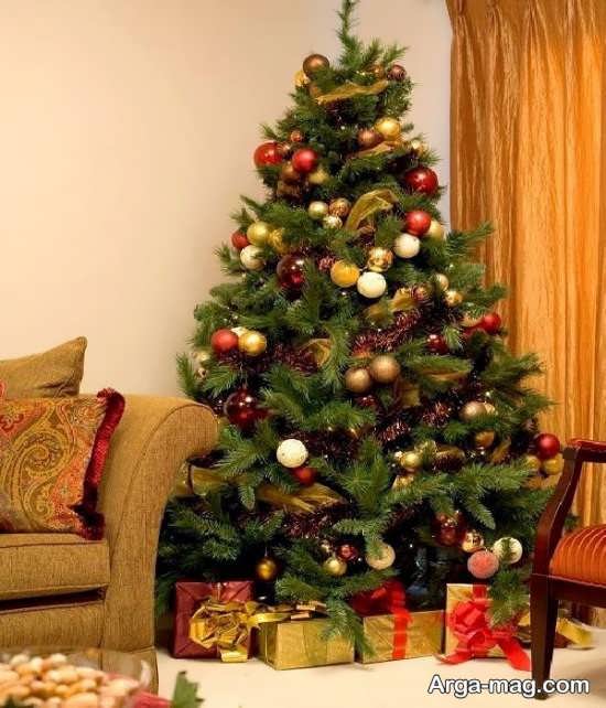 تزیین درخت کریسمس
