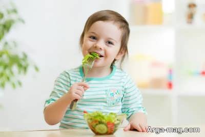 آموزش جویدن غذا به بچه