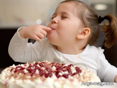 شیرین کننده های مصنوعی در کیک ها برای کودکان مضر می باشد.