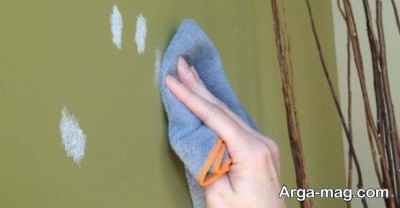 لکه های کاغذ دیواری را چگونه پاک کنیم