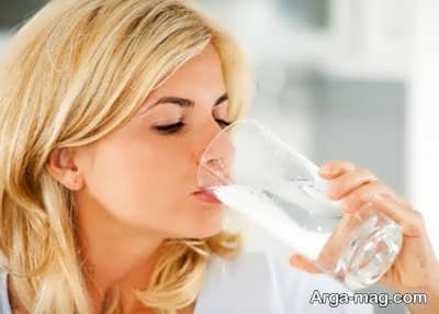تاثیر نوشیدن آب فراوان در سلامت مو و درمان خانگی موخوره