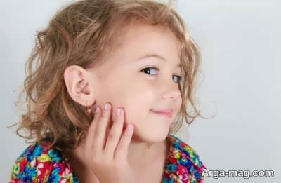 سوراخ نمودن گوش های کودکان