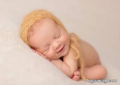دلیل خنده نوزاد در خواب
