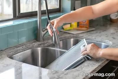 برای تمیز کردن چربی ها جوش شیرین بهترین راه حل می باشد