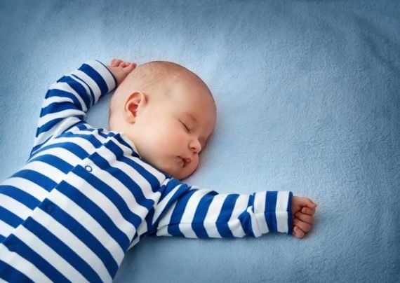 آه کشیدن کودک در زمان خواب