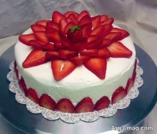 تزیینات زیبای کیک با توت فرنگی 