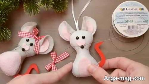 چسباندن بینی و سبیل موش روی صورت 