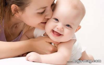 آشنایی با مزایای بوسیدن کودک