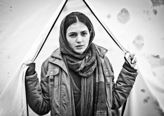آشنایی با بیوگرافی مونا احمدی