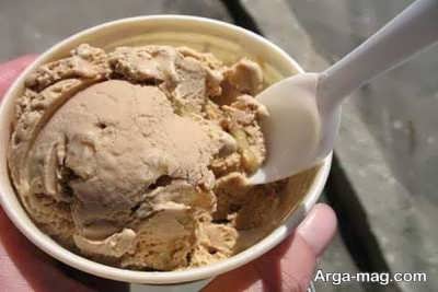 روش تهیه کردن بستنی گردویی