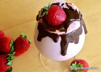 گلاسه خوشمزه توت فرنگی 