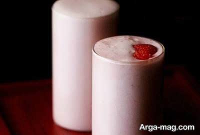 گلاسه لیمو و توت فرنگی 