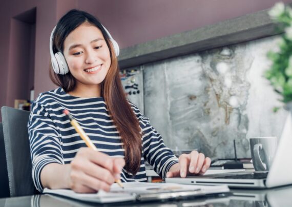 مزایای گوش دادن به موسیقی هنگام مطالعه