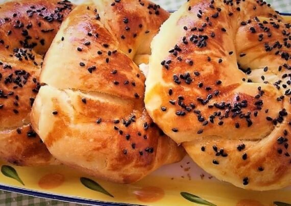 آموزش طرز تهیه نان آچما ترکیه ای محبوب در ایران