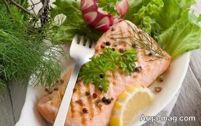 ماهی ها مهم ترین غذا هایی هستند که به کاهش چربی خون کمک می کنند.