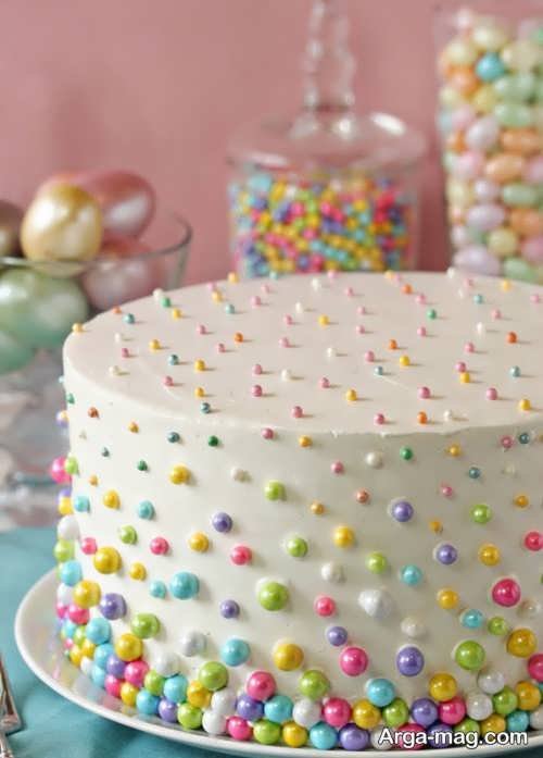 تزیین ساده کیک با شکلات رنگی 