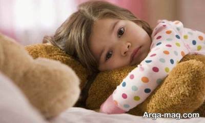 محیط نا مناسب خواب می تواند از علت های بی خوابی کودک باشد.
