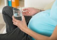 آشنایی با عوارض مصرف مسکن در بارداری