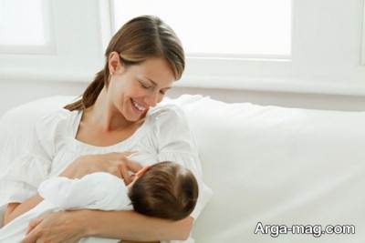 تغذیه نوزاد از شیر مادر و فواید آن