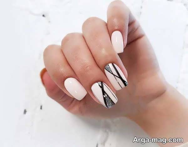 دیزاین ناخن خطی به شکلی ایده آل و تو دل برو برای علاقه مندان به طرح های مینیمال