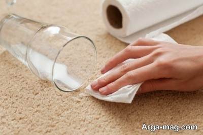 پاک کردن لک شیر از روی فرش
