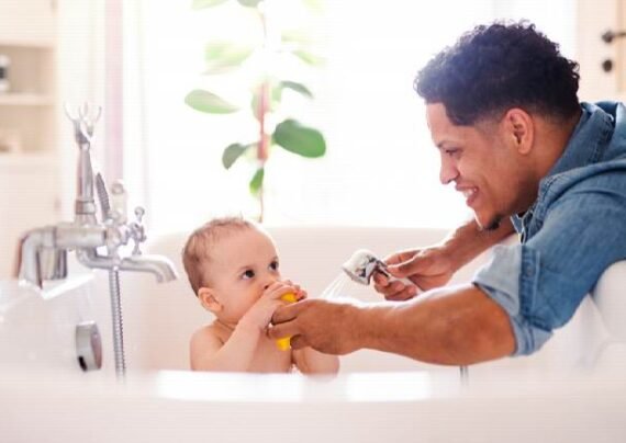 راهکارهای تشویق کودک به حمام کردن