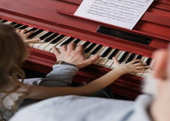 آیا آموختن نوازندگی ساز سن خاصی دارد یا میتوان در هر سنی نواختن را آموخت؟