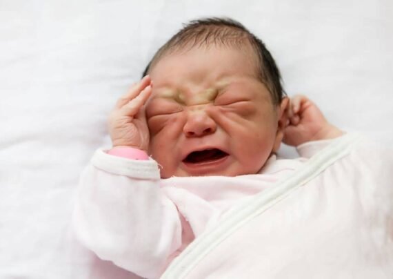 آشنایی با نشانه های بیماری کرمک در نوزاد