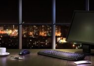 7 علت خاموش کردن کامپیوتر در شب