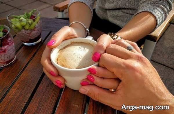 تصویر عاشقانه در کافه با طراحی های دلخواه