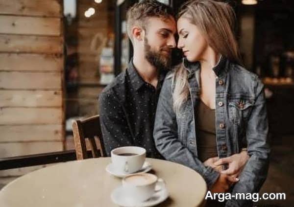 تصویر عاشقانه در کافه با طراحی های خاص