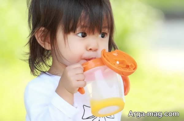 جلوگیری از یبوست کودکان با نوشیدن آب